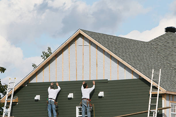 Professional Siding Contractor technician working in Lexington, TX